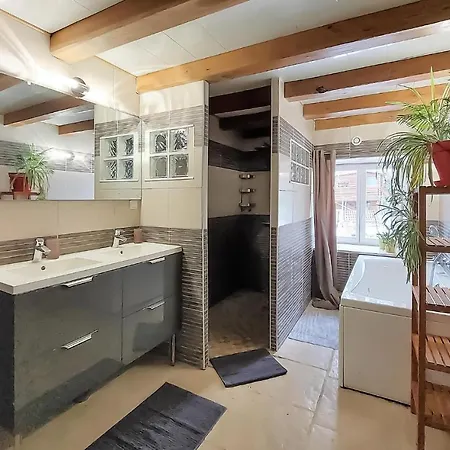 別荘 Cozy In With Outdoor Swimming Pool Praslay