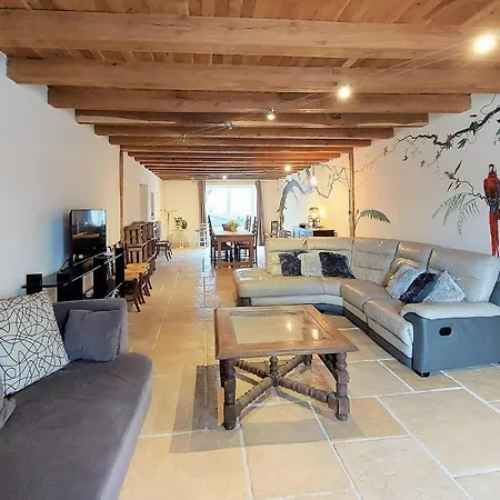 Cozy In With Outdoor Swimming Pool *